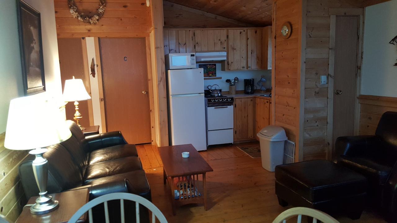 Three-Bedroom Apartment,608693232:JPEG